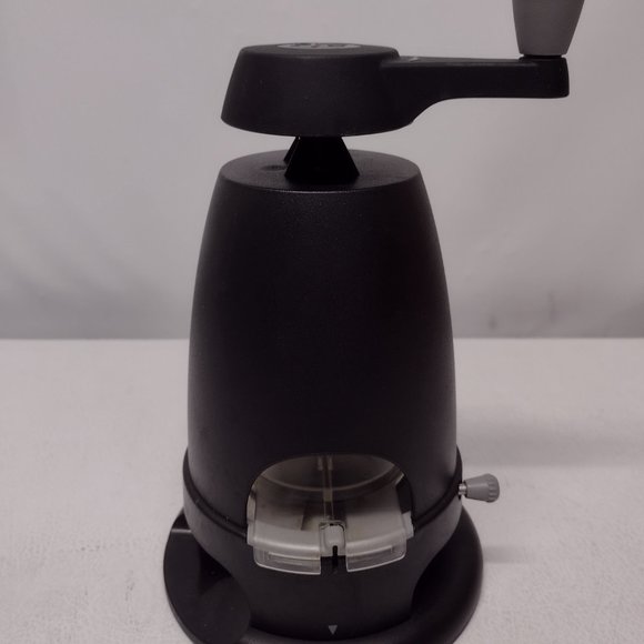 NEW! Pampered Chef Veggie Spiralizer - Picture 5 of 7